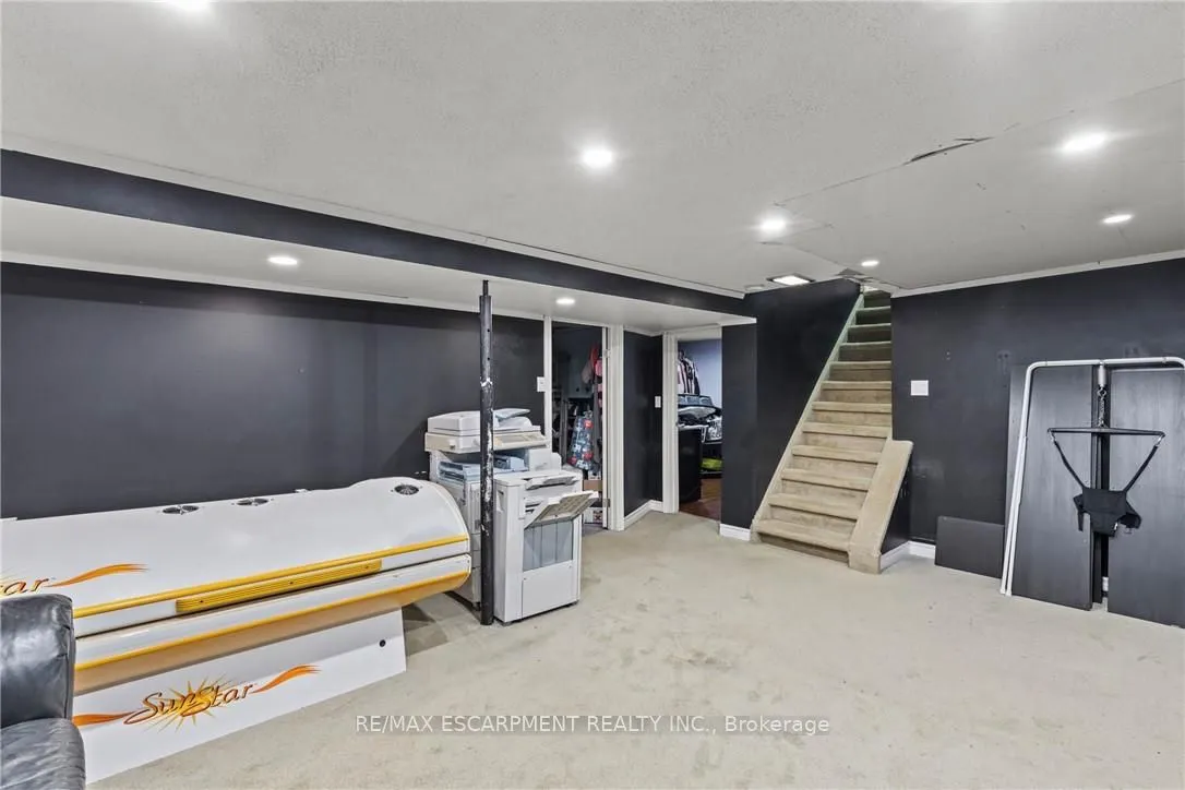 147 Summerhill Avenue, ON L8K 3N5