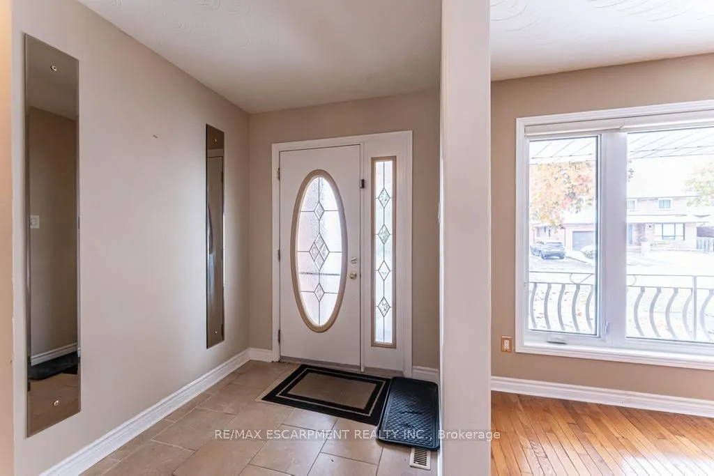 162 SOLOMON Crescent, ON L8W 2G7