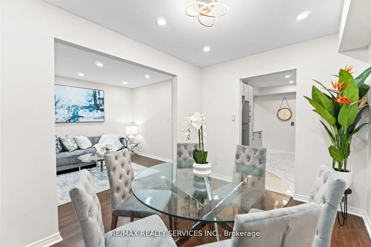 26 Woolwich Street, ON N2K 1R9