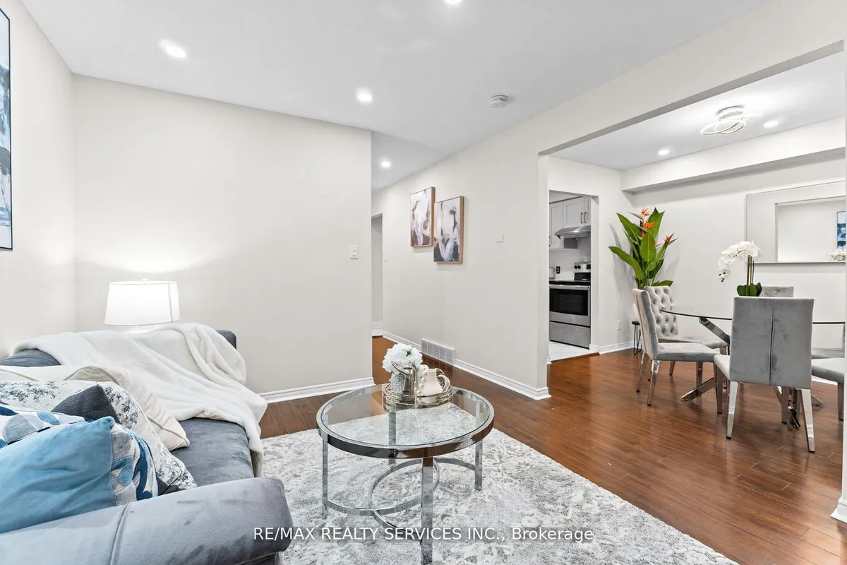 26 Woolwich Street, ON N2K 1R9