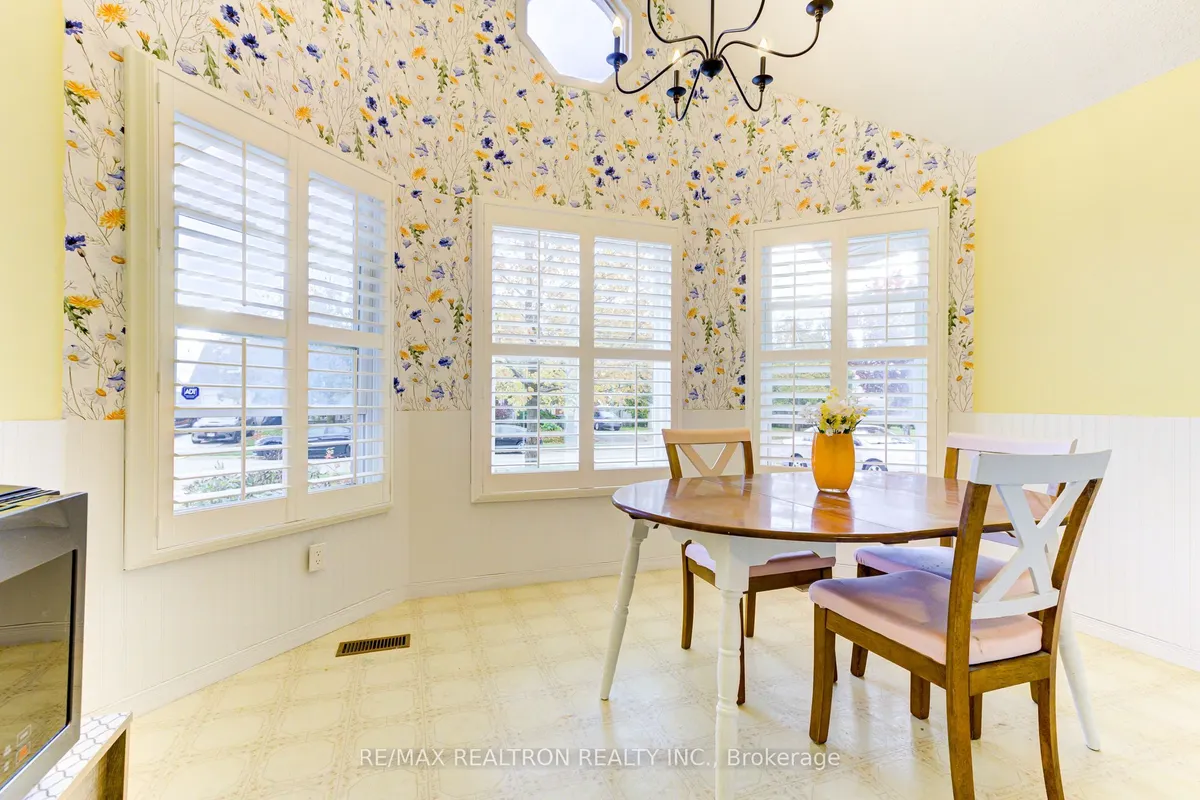 70 Pinnacle Crescent, ON N1K 1P6