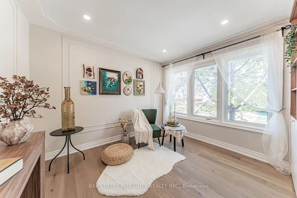 323 Clifton Road, ON N2H 4W1