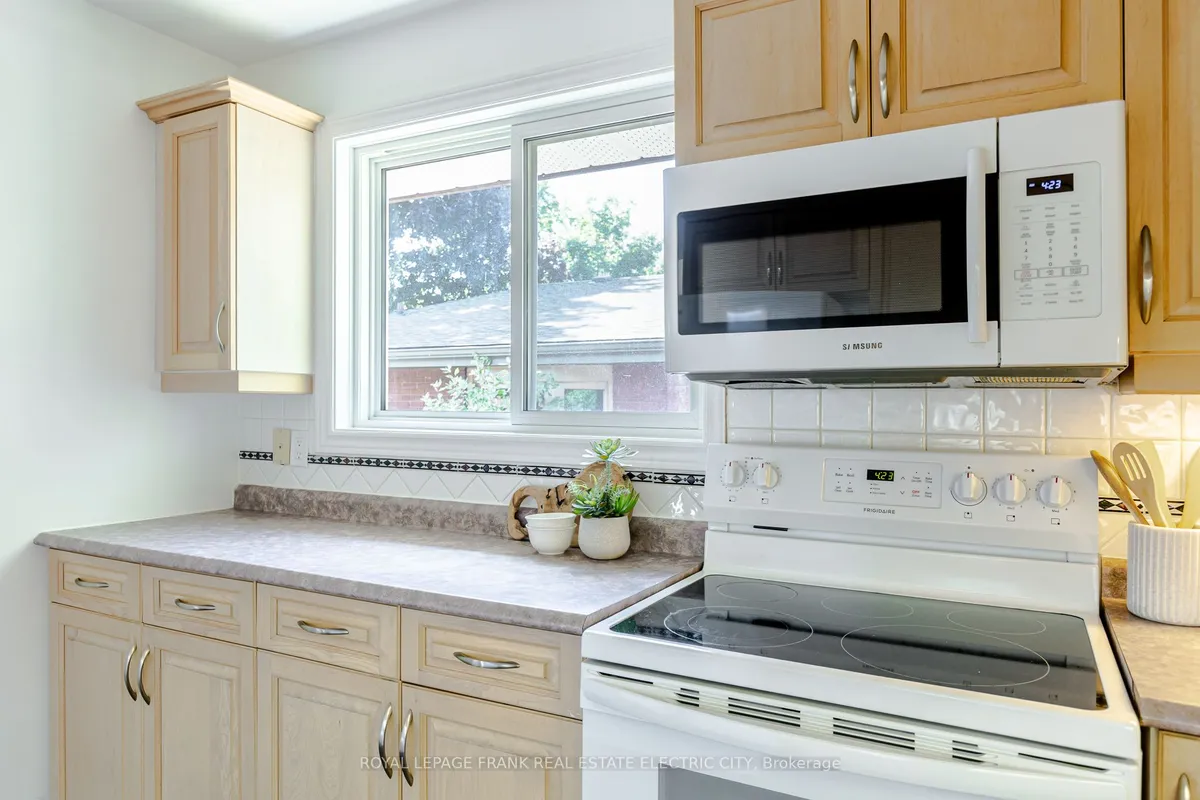 972 Southlawn Drive, ON K9J 1G2