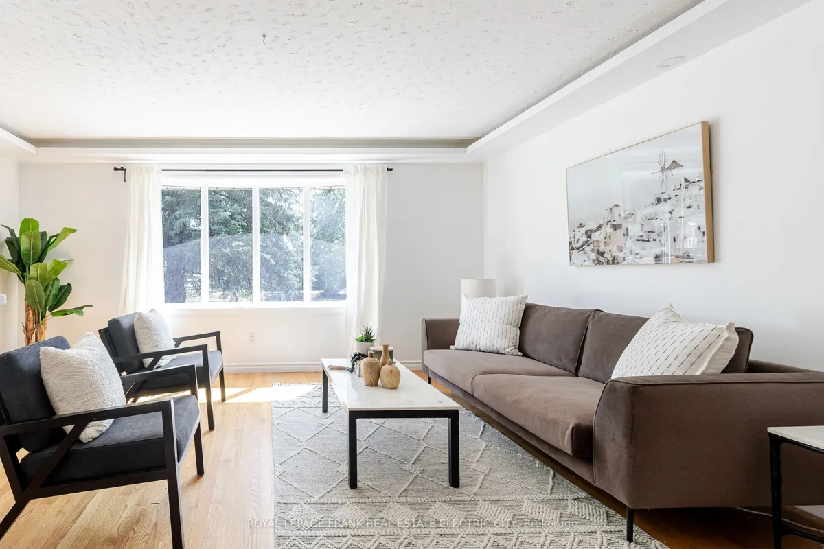 972 Southlawn Drive, ON K9J 1G2