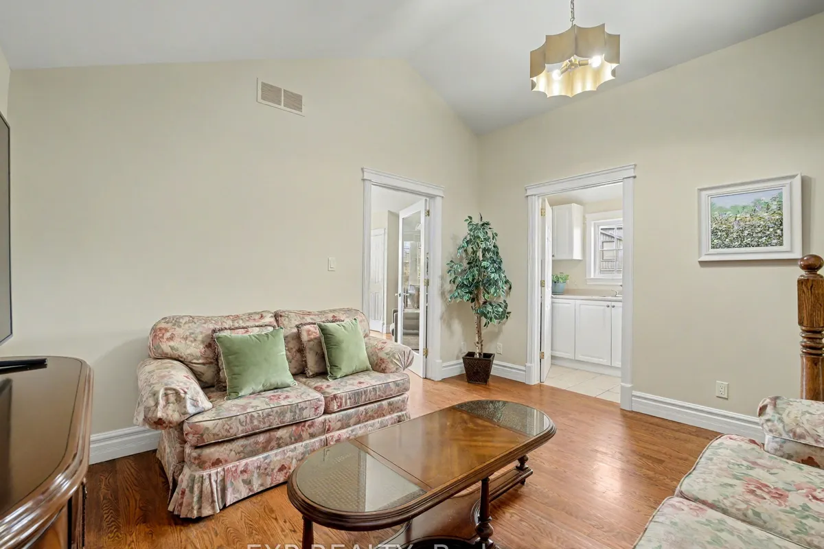 685 Beach Boulevard, ON L8H 6Y5