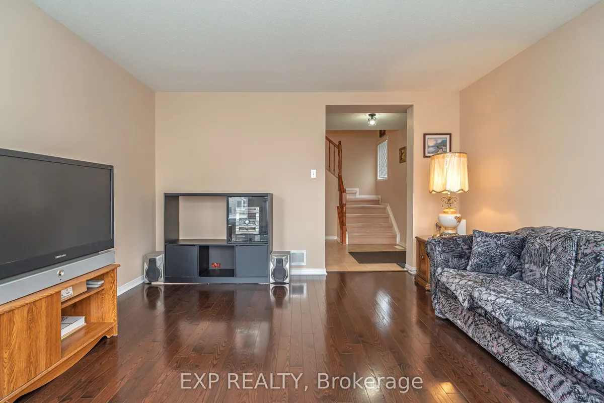 132 Grovemont Drive, ON K2G 6Z9