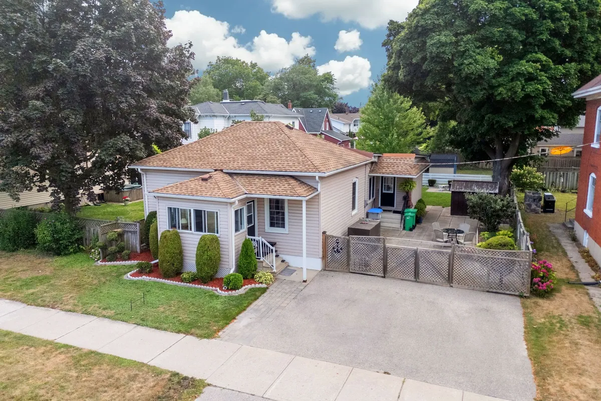 107 Victoria Street, ON N7A 2S2