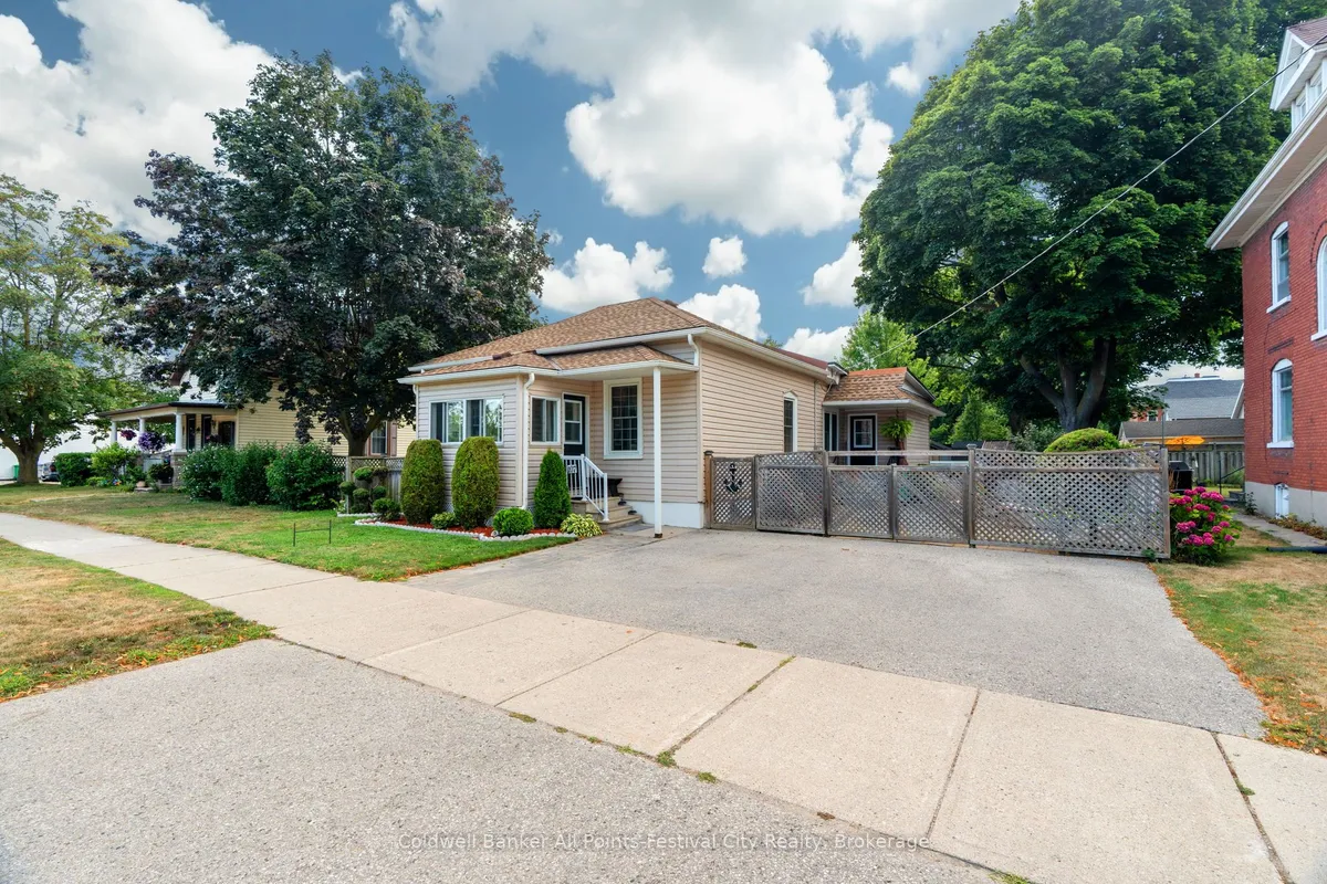 107 Victoria Street, ON N7A 2S2