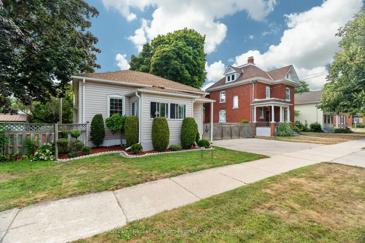 107 Victoria Street, ON N7A 2S2