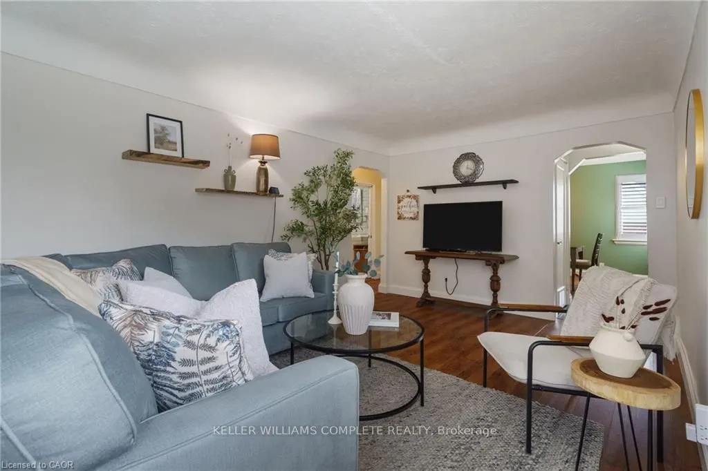 3 MONTROSE Avenue, ON L8K 4X8