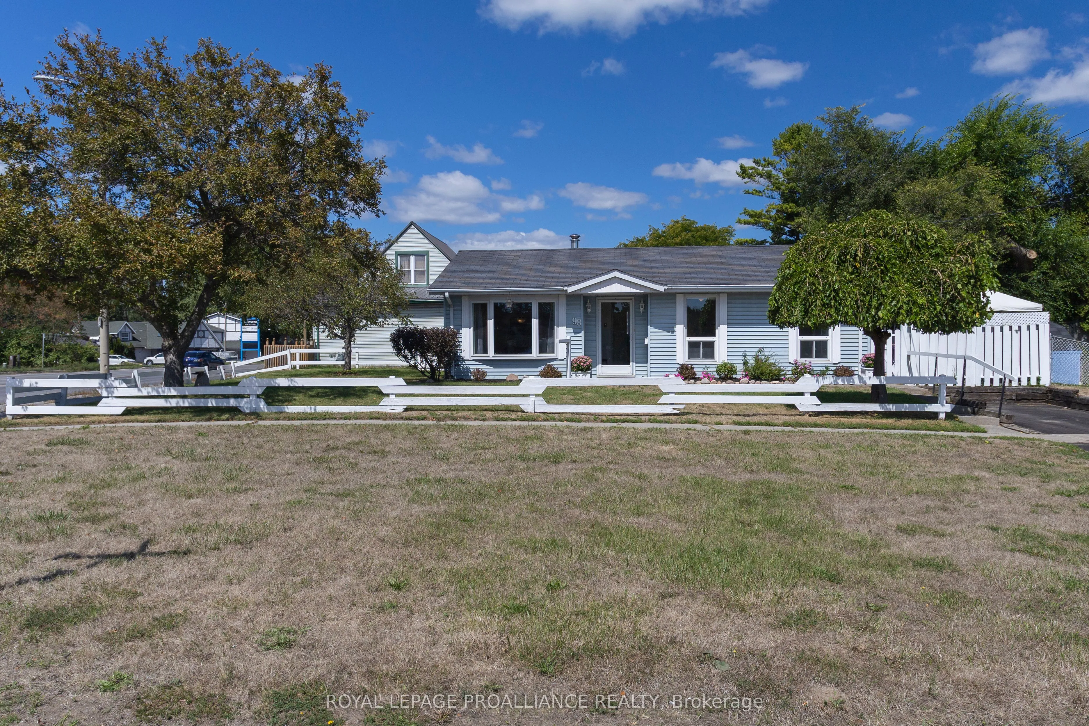 98 East Davis Street, ON K8V 6H4