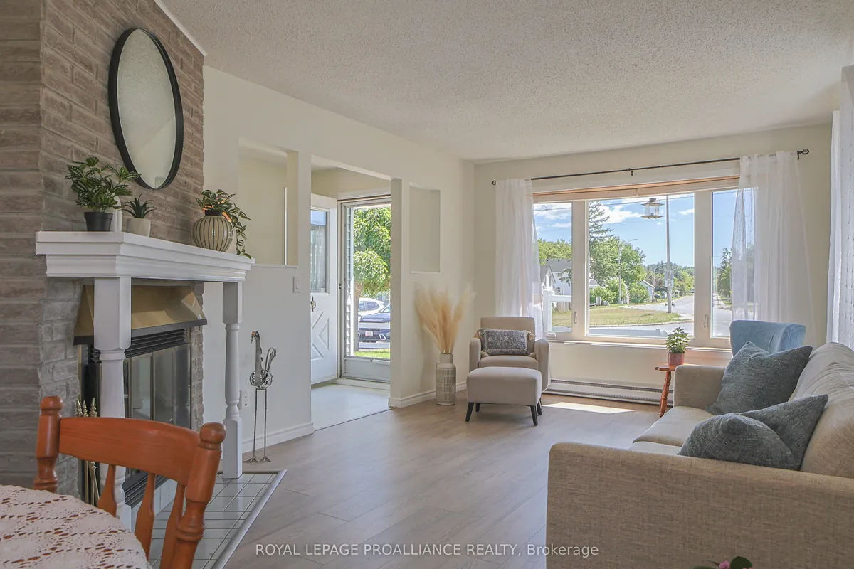 98 East Davis Street, ON K8V 6H4