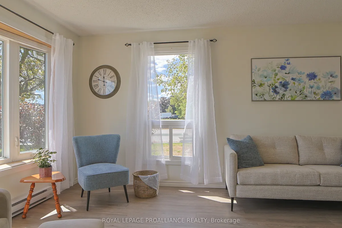 98 East Davis Street, ON K8V 6H4