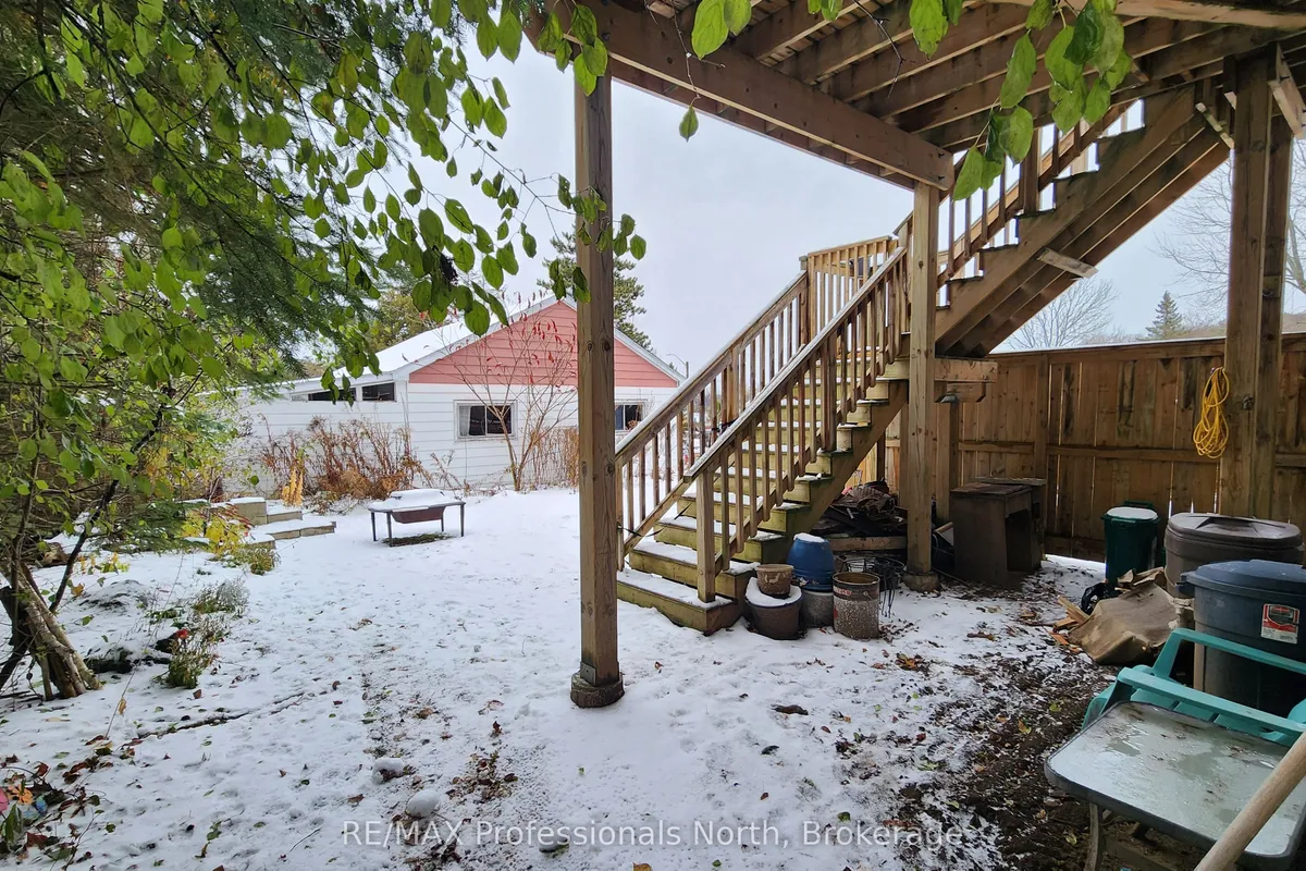 5 Greaves Avenue, ON P1H 1V2