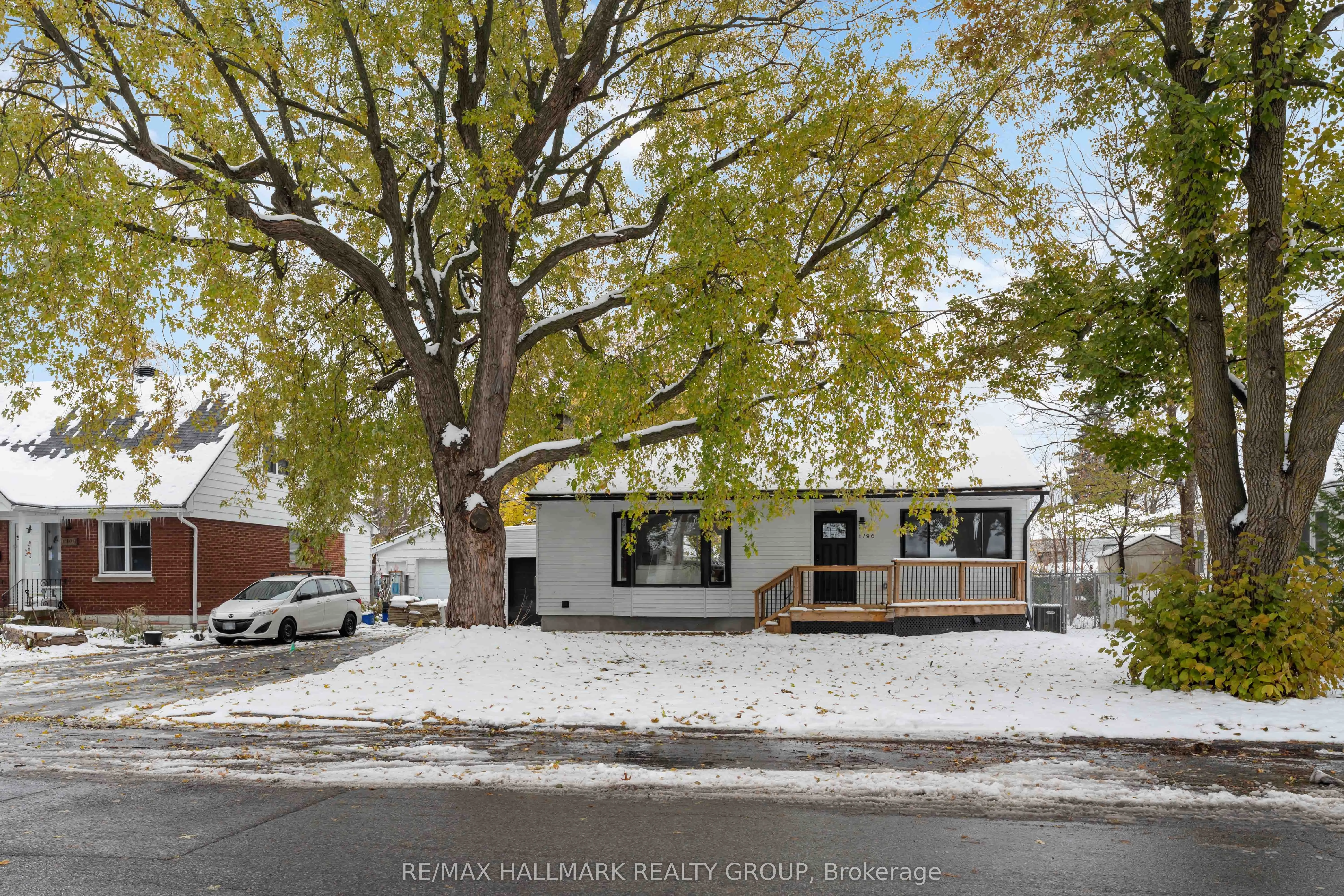 1796 Saunderson Drive, ON K1G 2C2