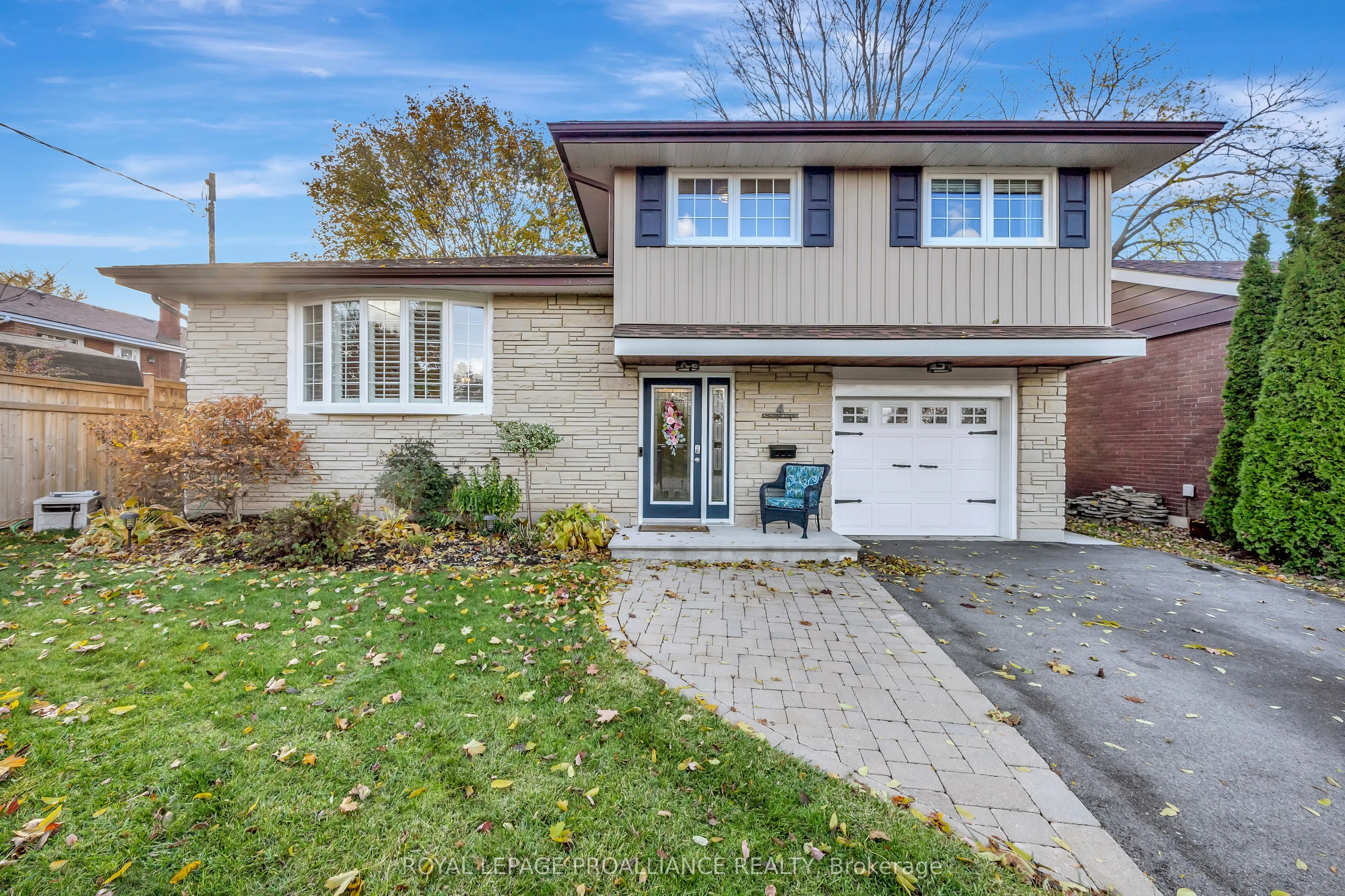 4 Kingsway Court, ON K8N 4P1