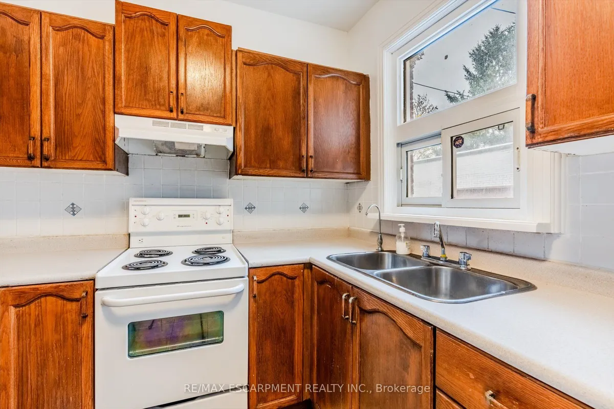 49 Myrtle Avenue, ON L8M 2E8