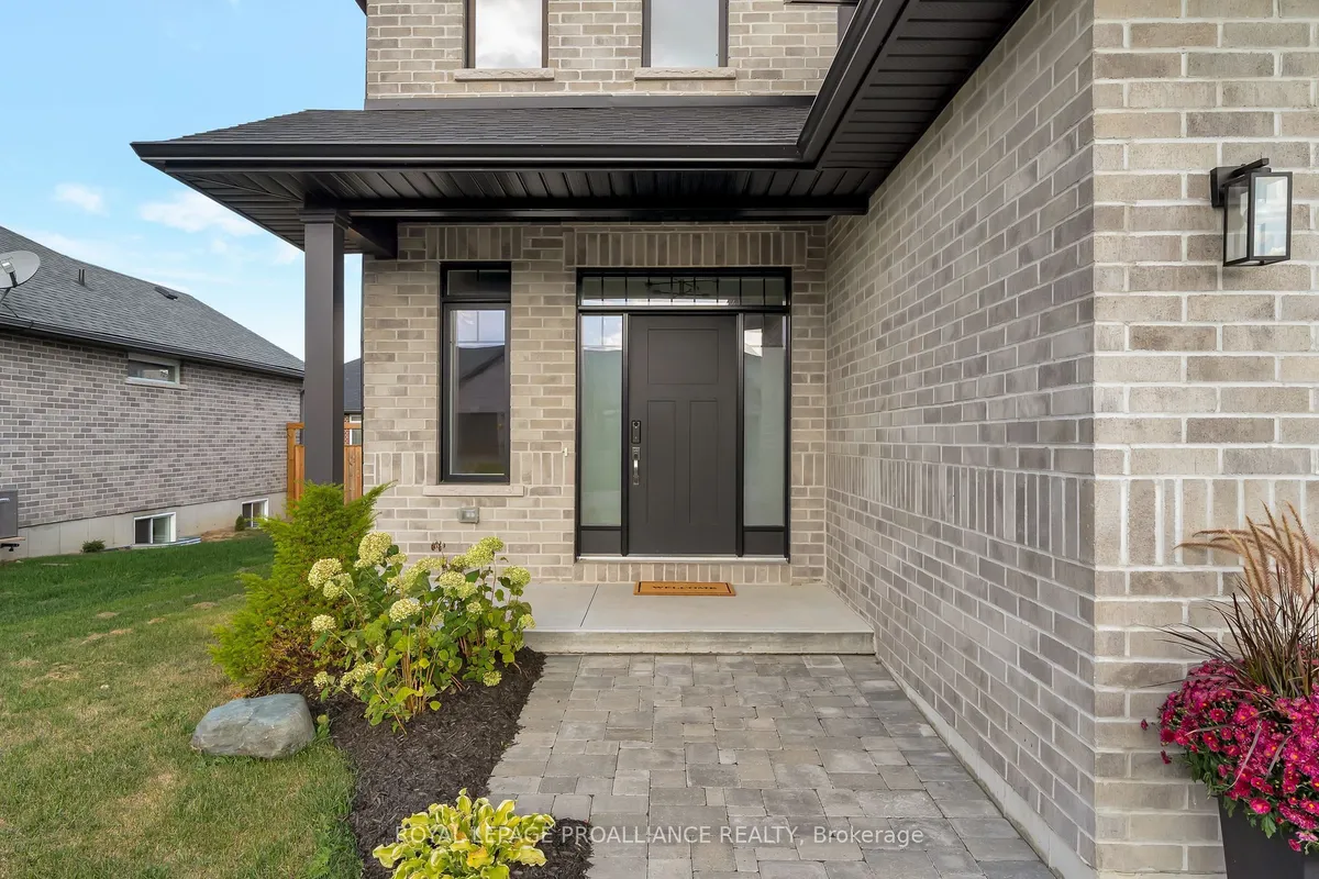 18 RAYCROFT Drive, ON K8N 0R4