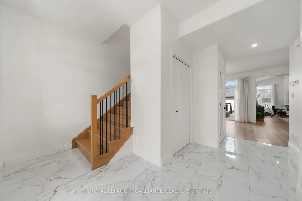 18 RAYCROFT Drive, ON K8N 0R4