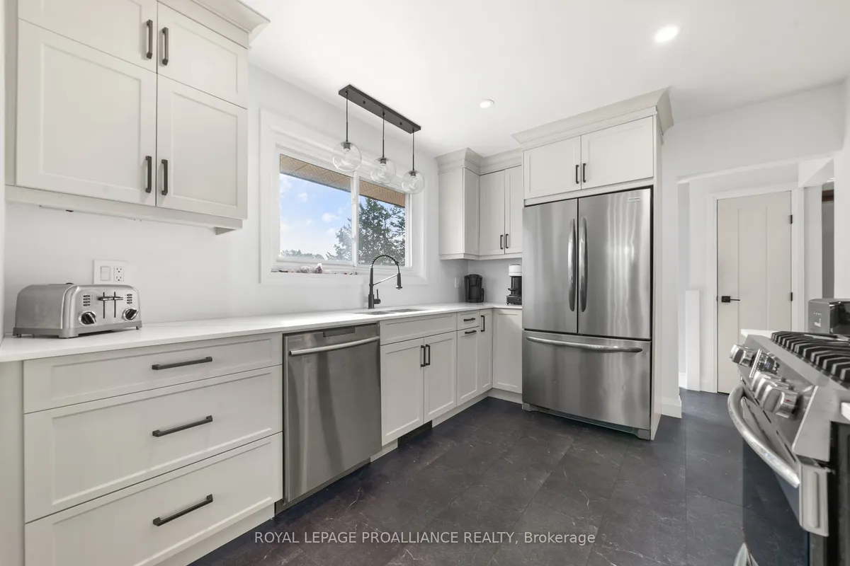 206 ELMWOOD Drive, ON K8N 4Z4