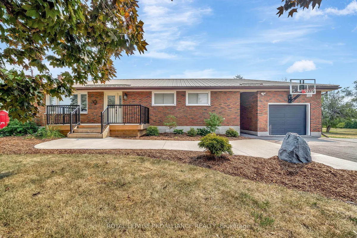 206 ELMWOOD Drive, ON K8N 4Z4