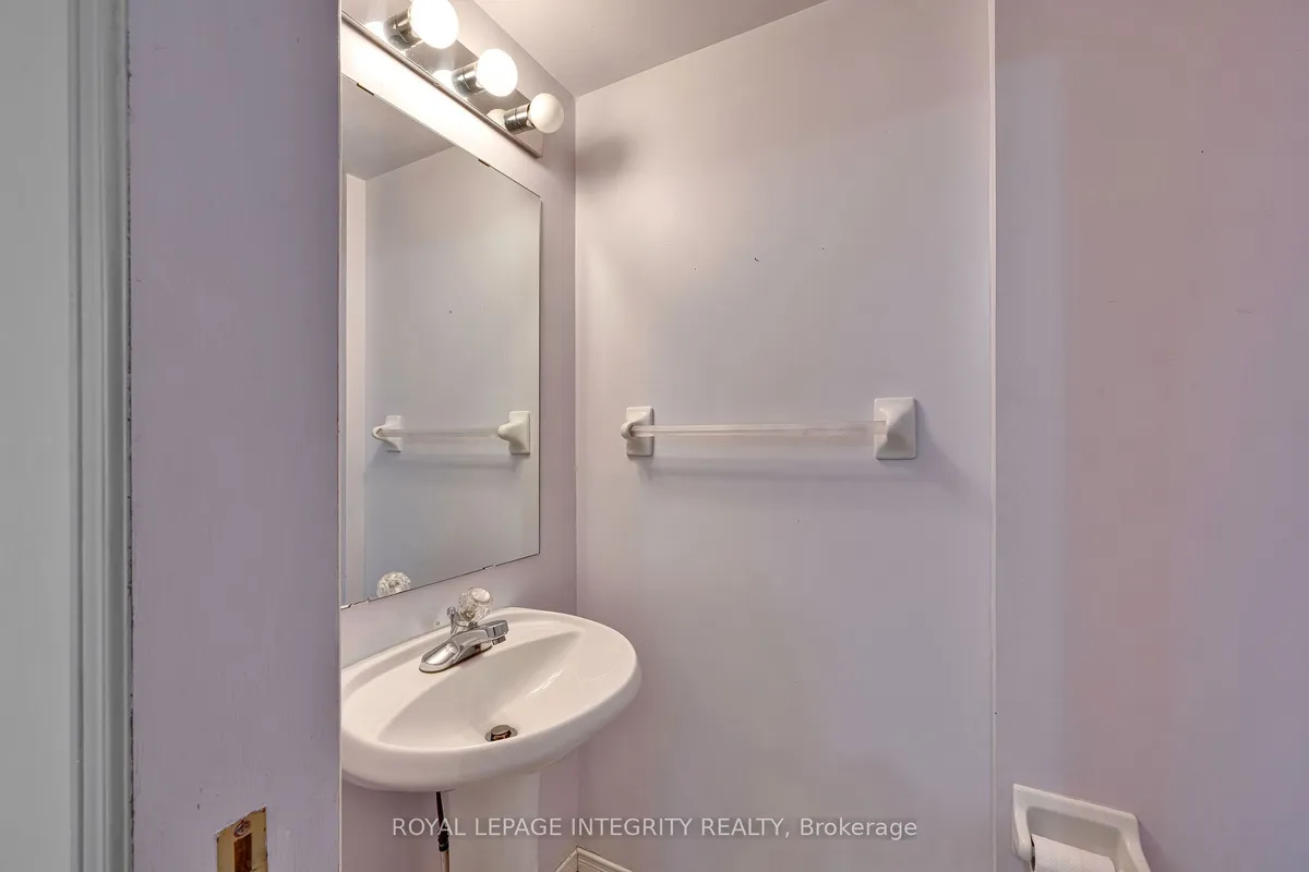 8 Bell Flower Private, ON K1T 3Z8