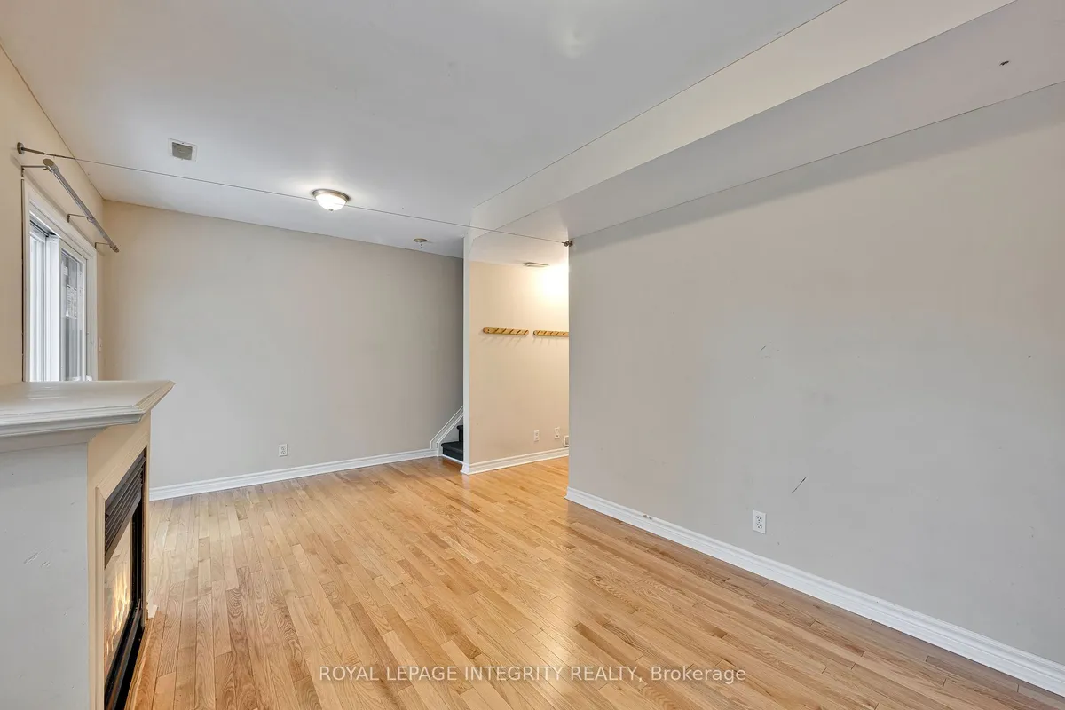 8 Bell Flower Private, ON K1T 3Z8