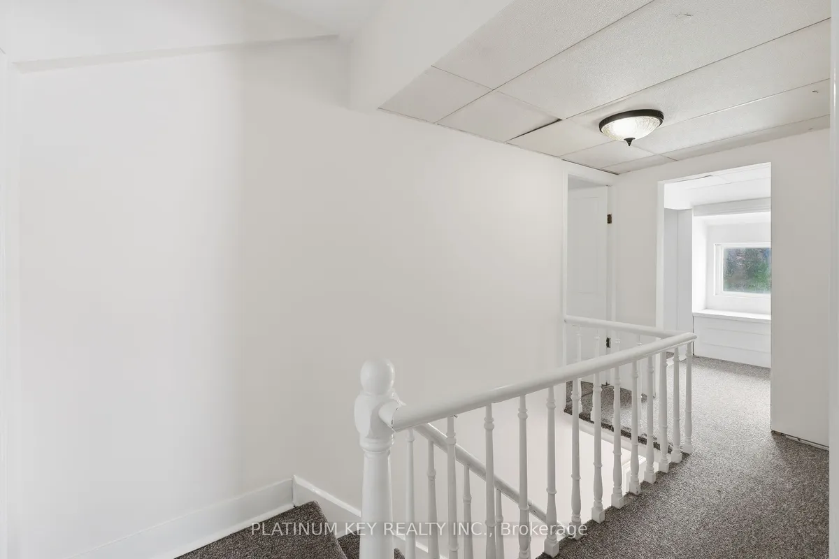 202 Thames Street, ON N5C 3E4