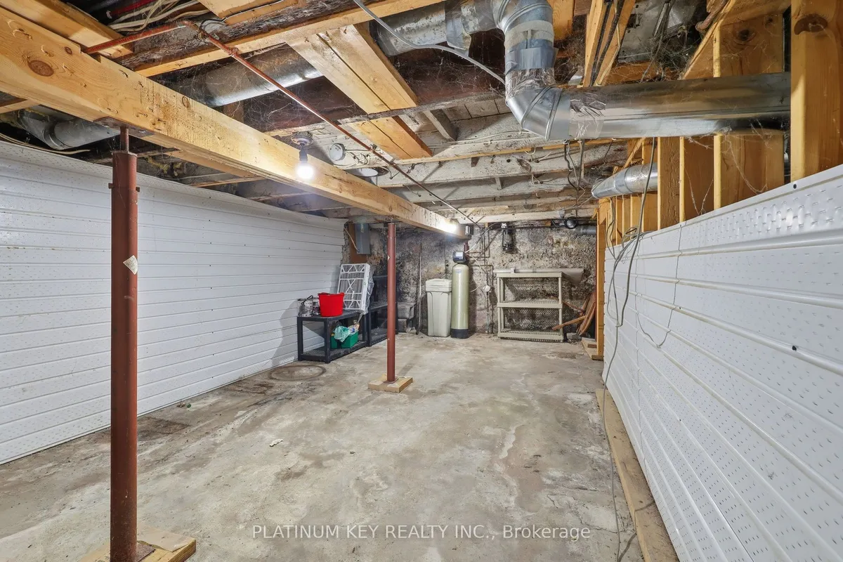 202 Thames Street, ON N5C 3E4