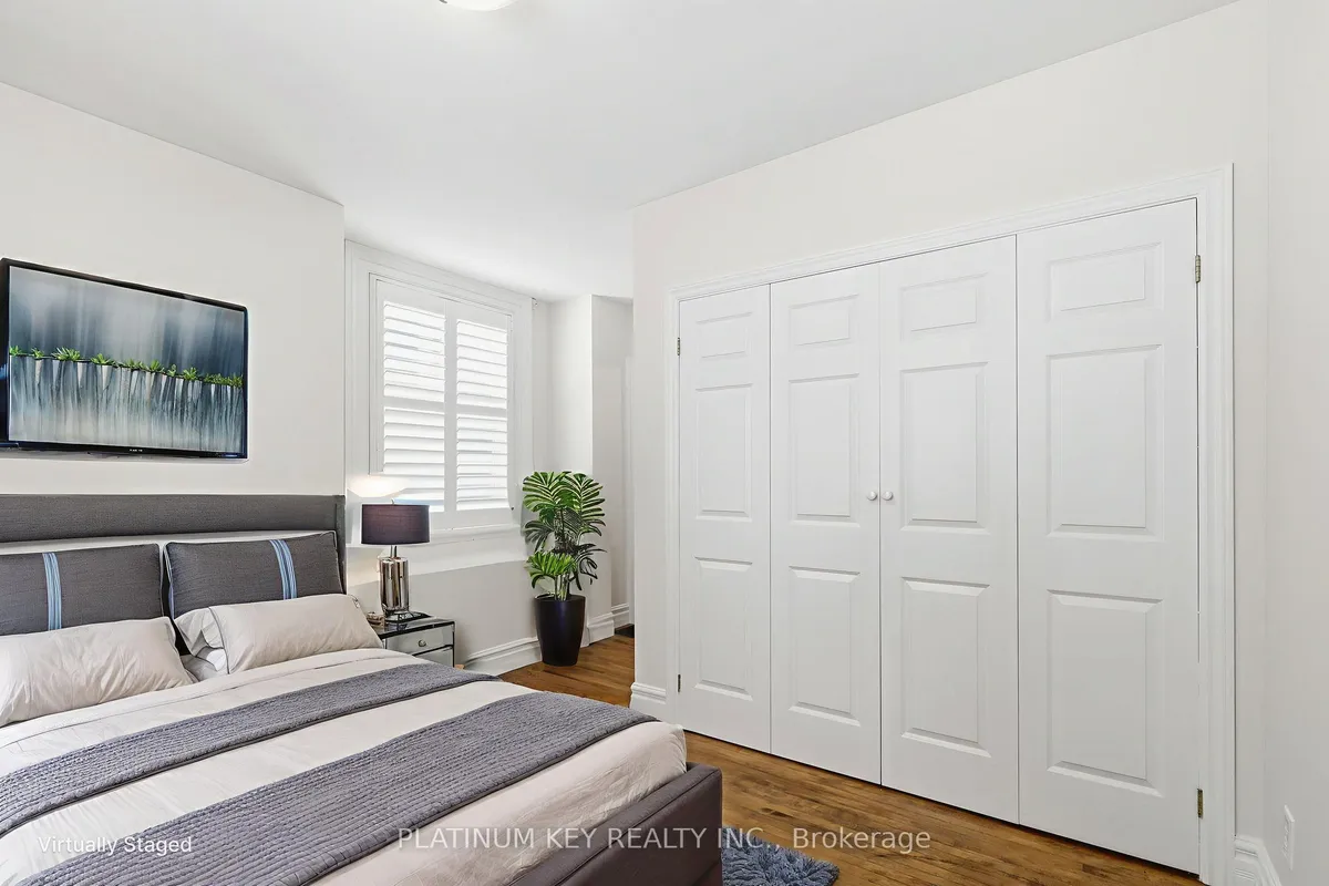 202 Thames Street, ON N5C 3E4