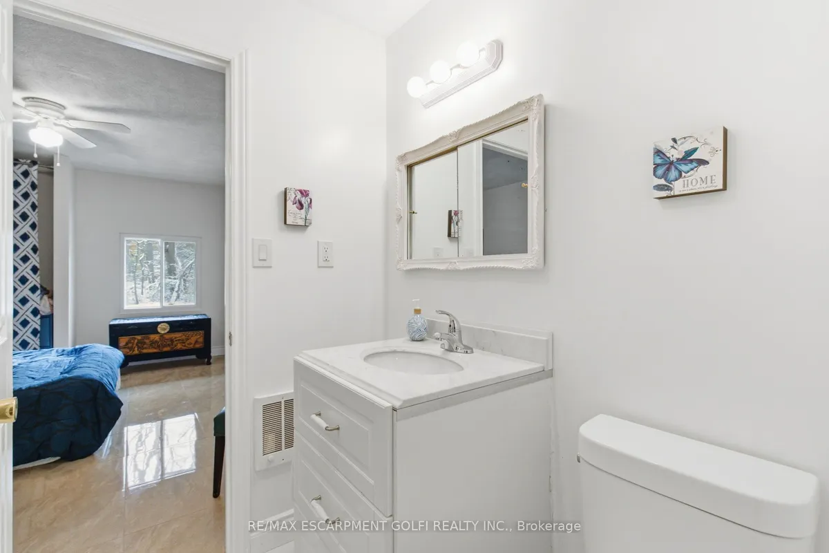 16 Freeland Court, ON L8S 2R5