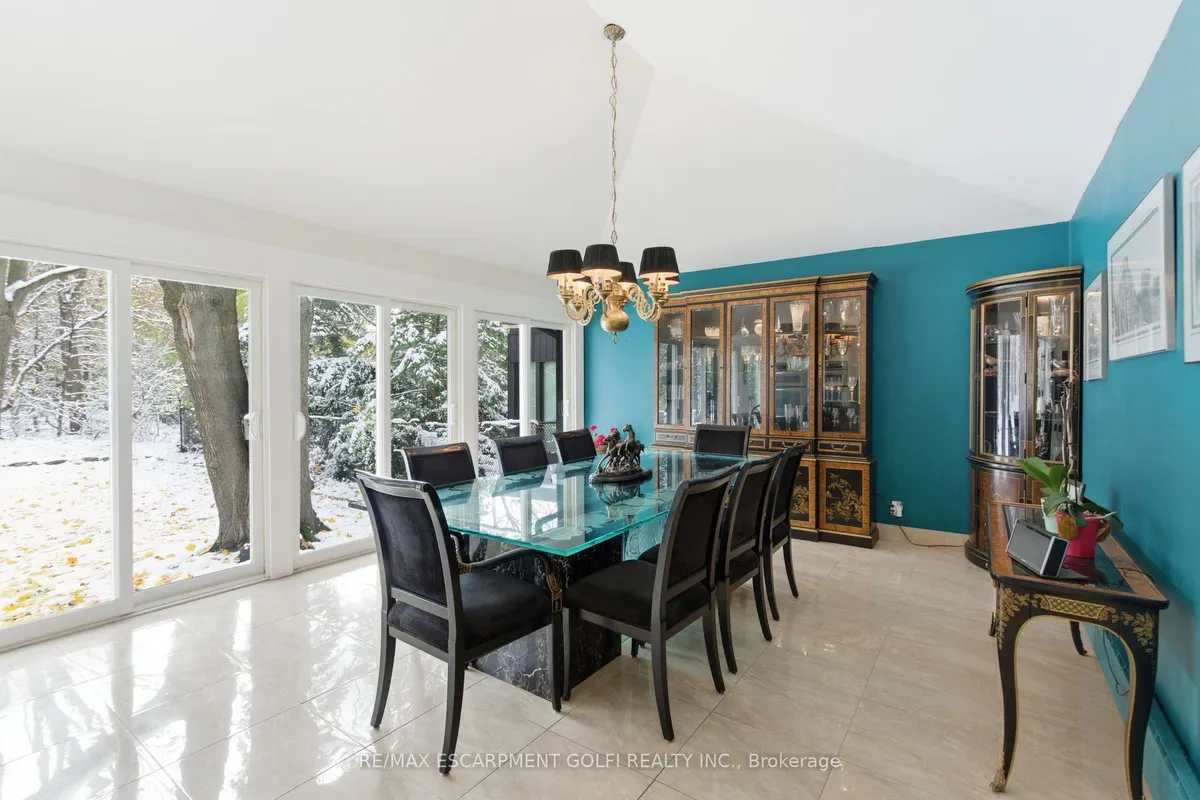 16 Freeland Court, ON L8S 2R5