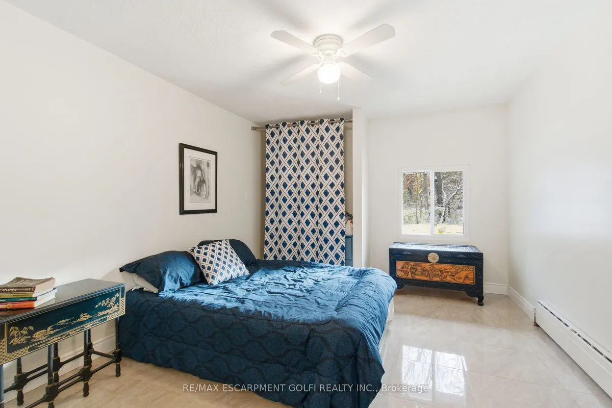 16 Freeland Court, ON L8S 2R5