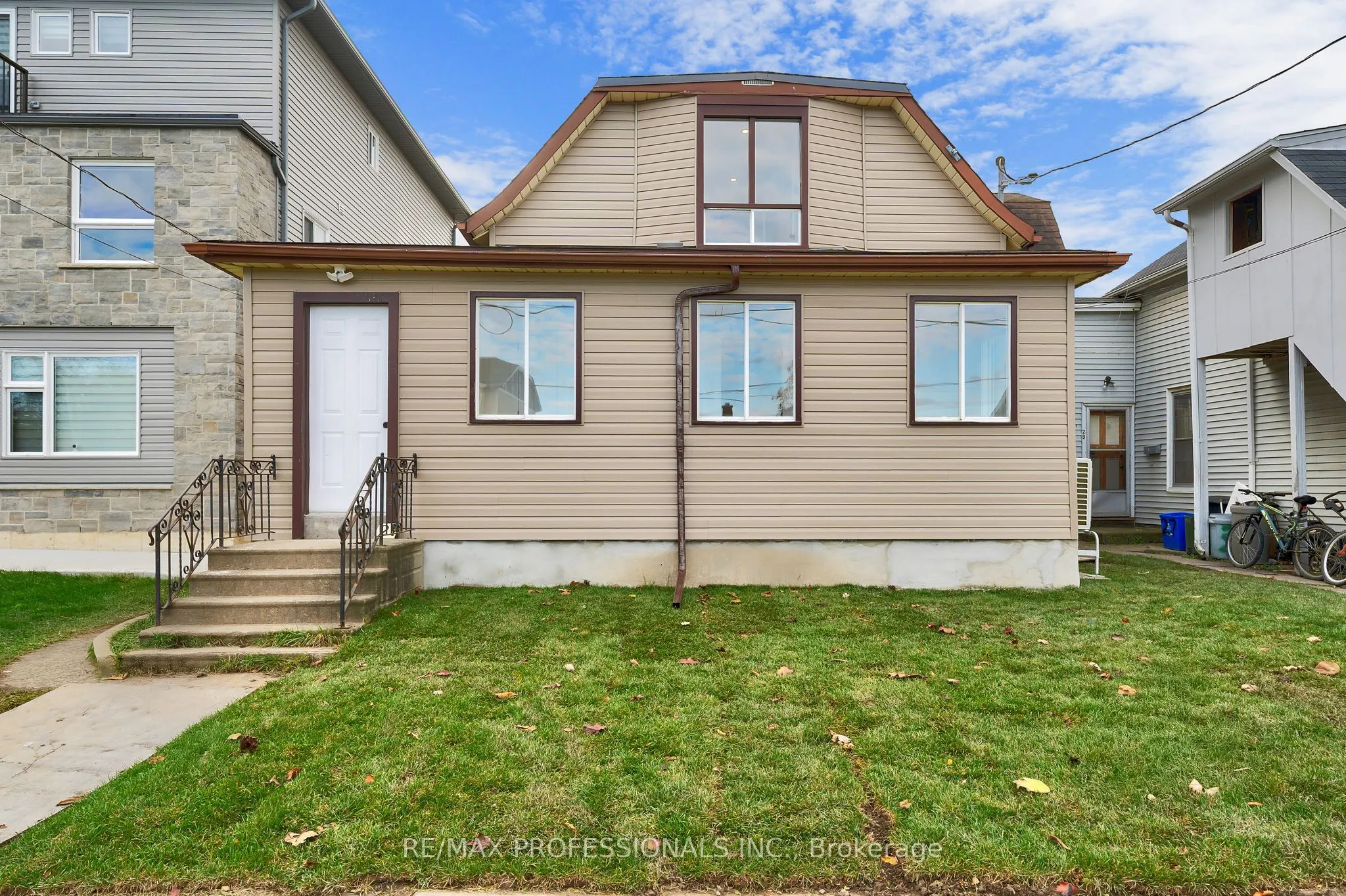 27 Oakdale Avenue, ON L2P 2B8