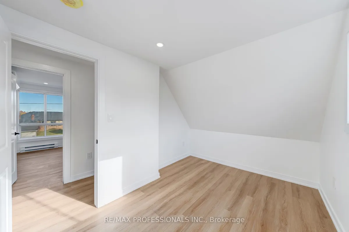 27 Oakdale Avenue, ON L2P 2B8