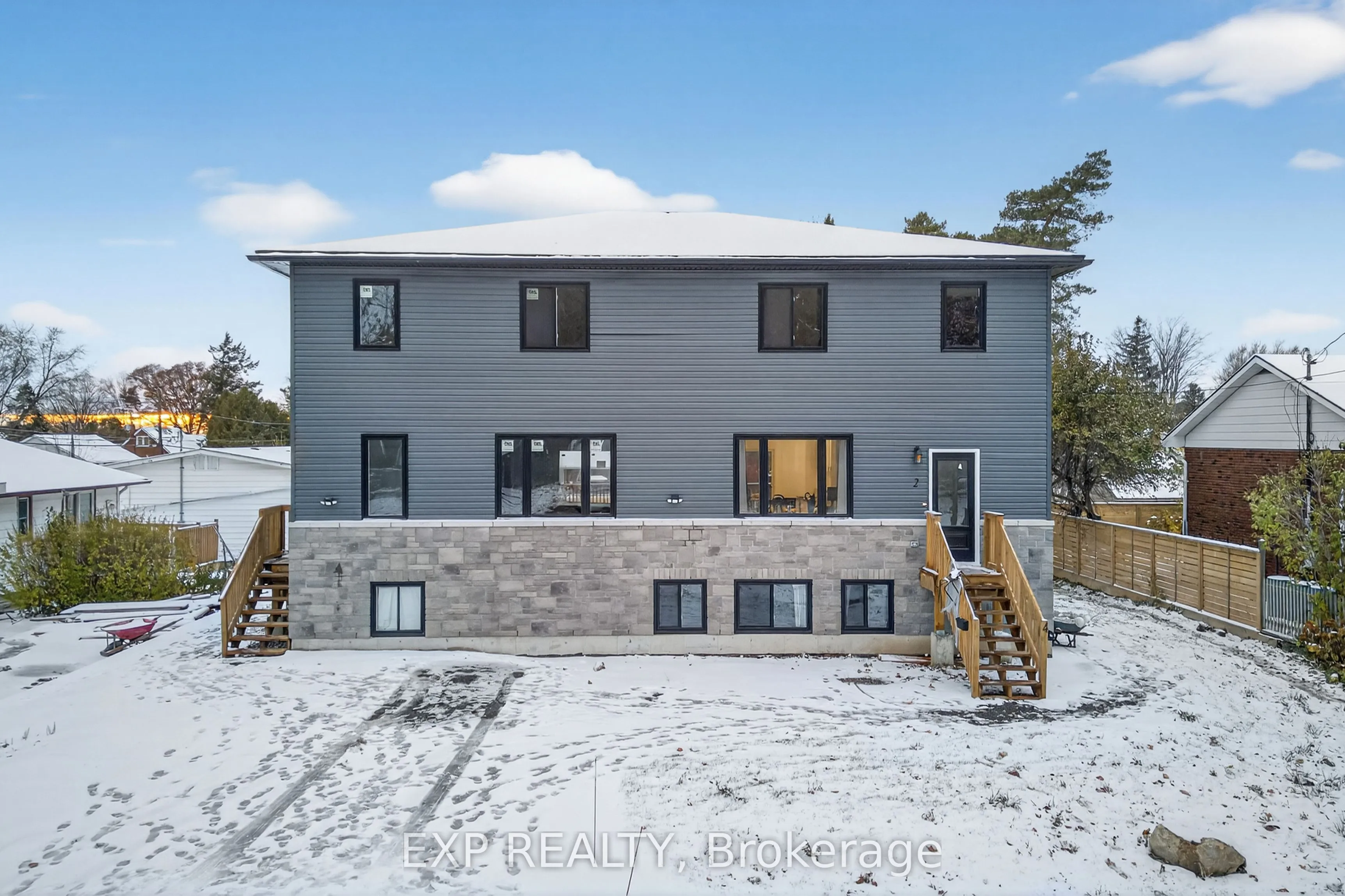 53 Lakeview Avenue, ON K7M 3T4