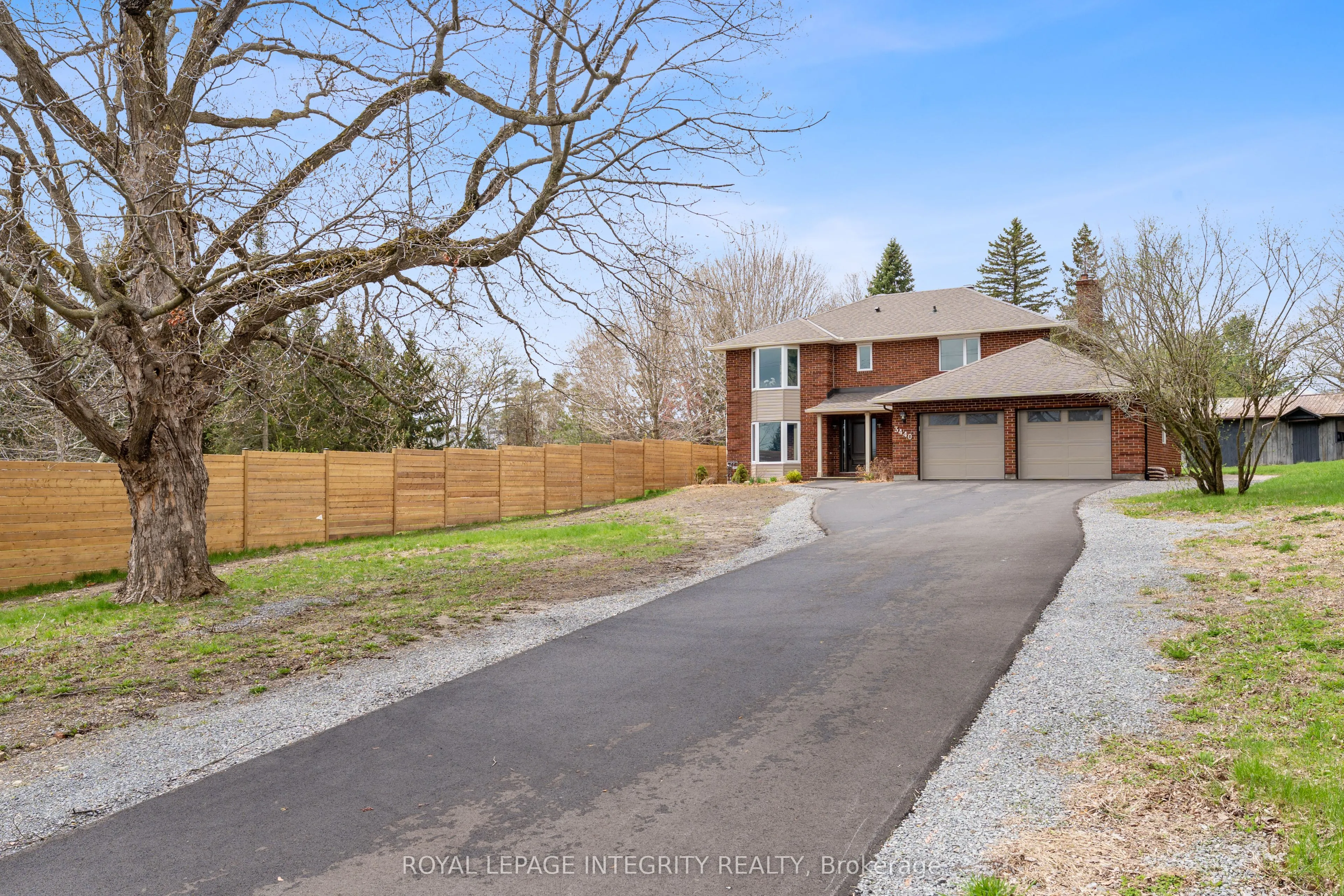 Detached 5 bedroom 4 bathroom at 3440 Woodroffe Avenue in Barrhaven - MLS# X12543318