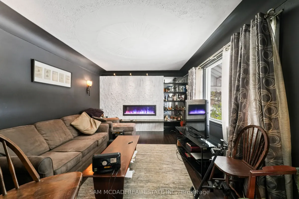 12 Roselle Place, ON L8G 1R3