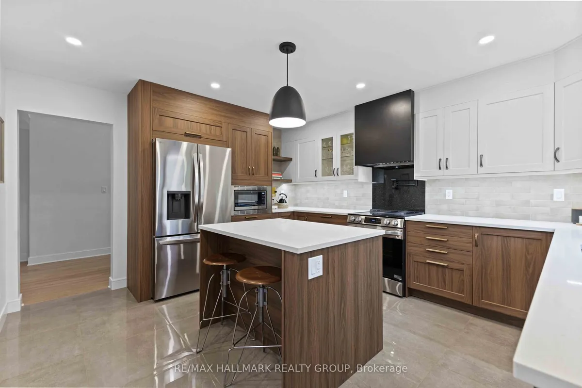 2186 Lenester Avenue, ON K2A 1L4