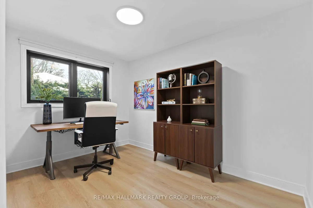 2186 Lenester Avenue, ON K2A 1L4