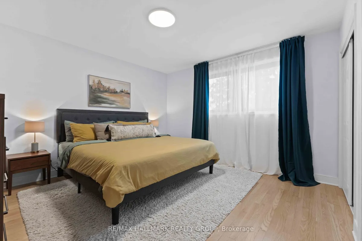 2186 Lenester Avenue, ON K2A 1L4