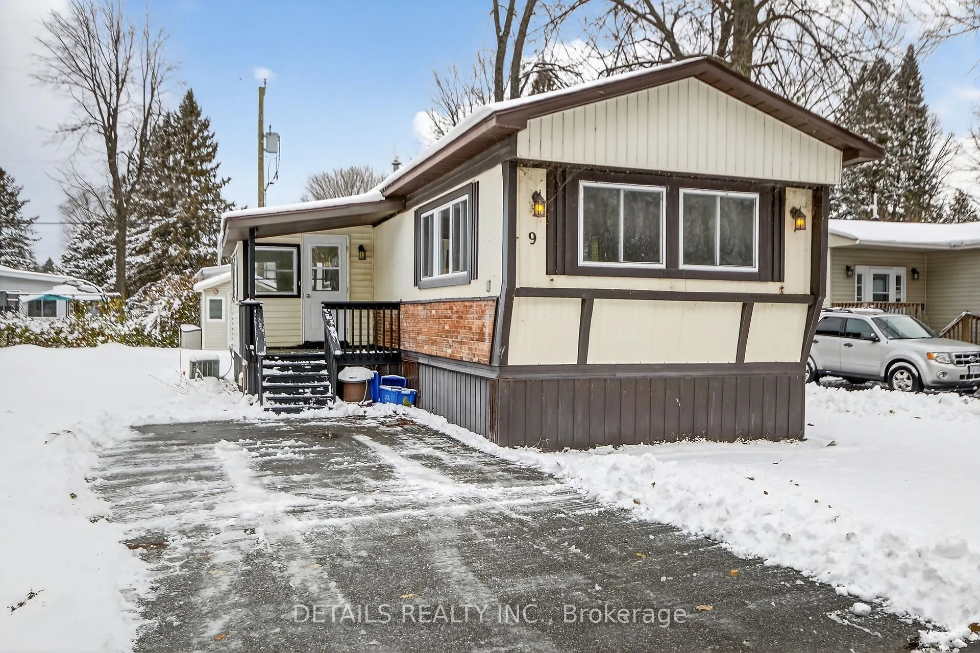 9 Maplewood Avenue, ON K7C 3P1