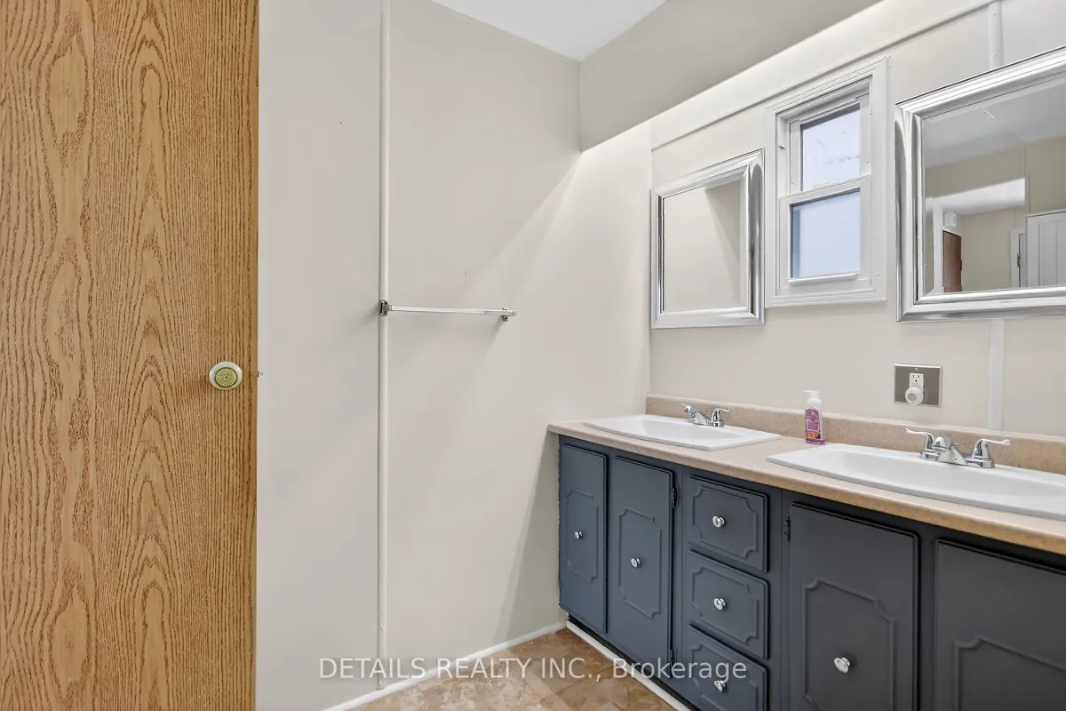 9 Maplewood Avenue, ON K7C 3P1