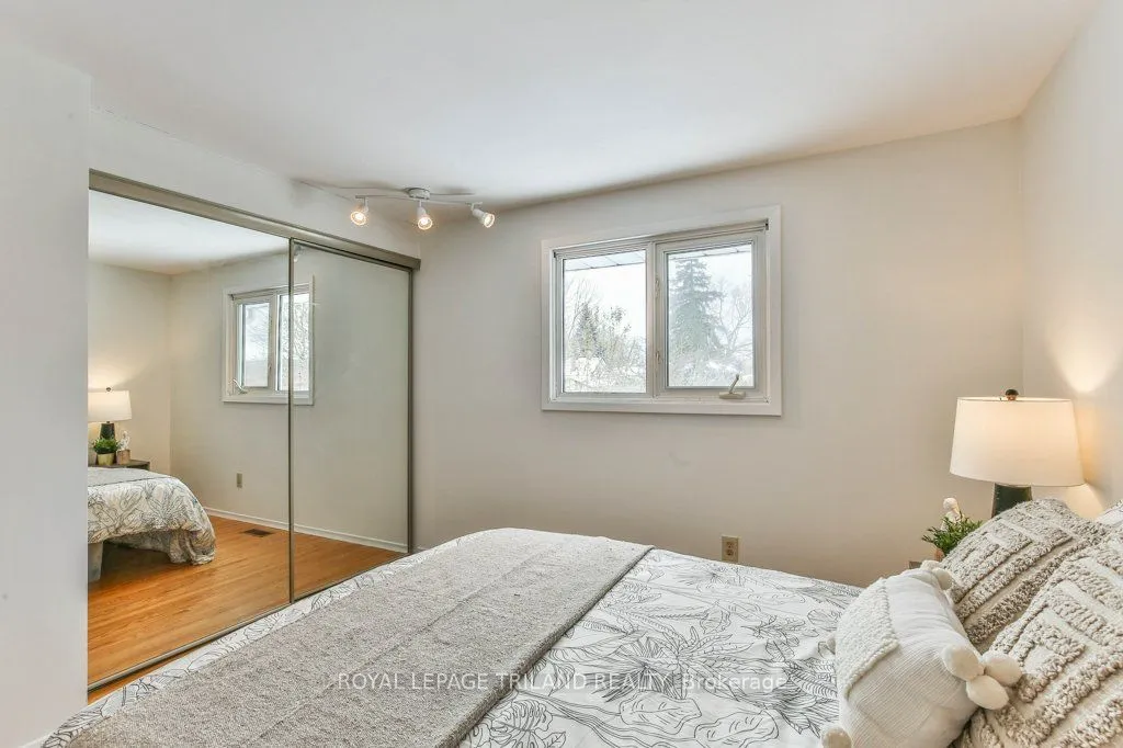 960 OSGOODE Drive, ON N6E 1E1