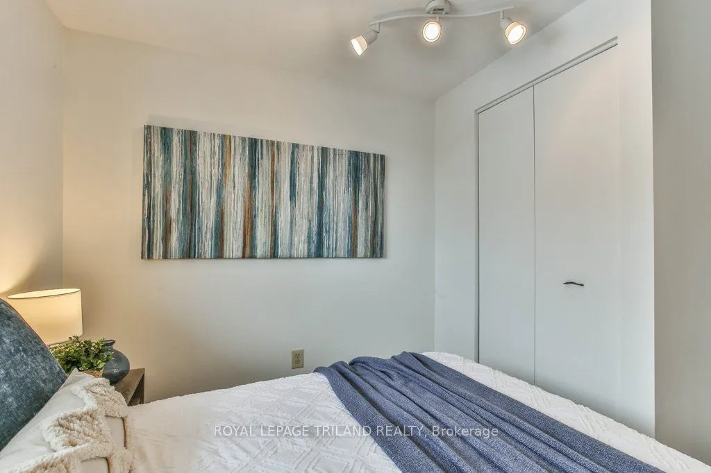 960 OSGOODE Drive, ON N6E 1E1