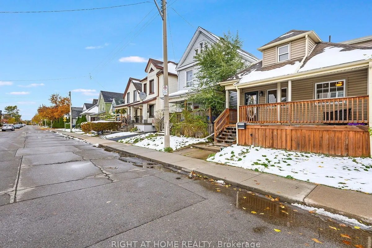 180 Rosslyn Avenue, ON L8L 7P7