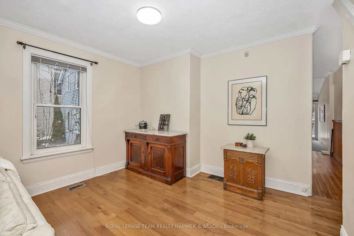 681 1/2 Cooper Street, ON K1R 5J3