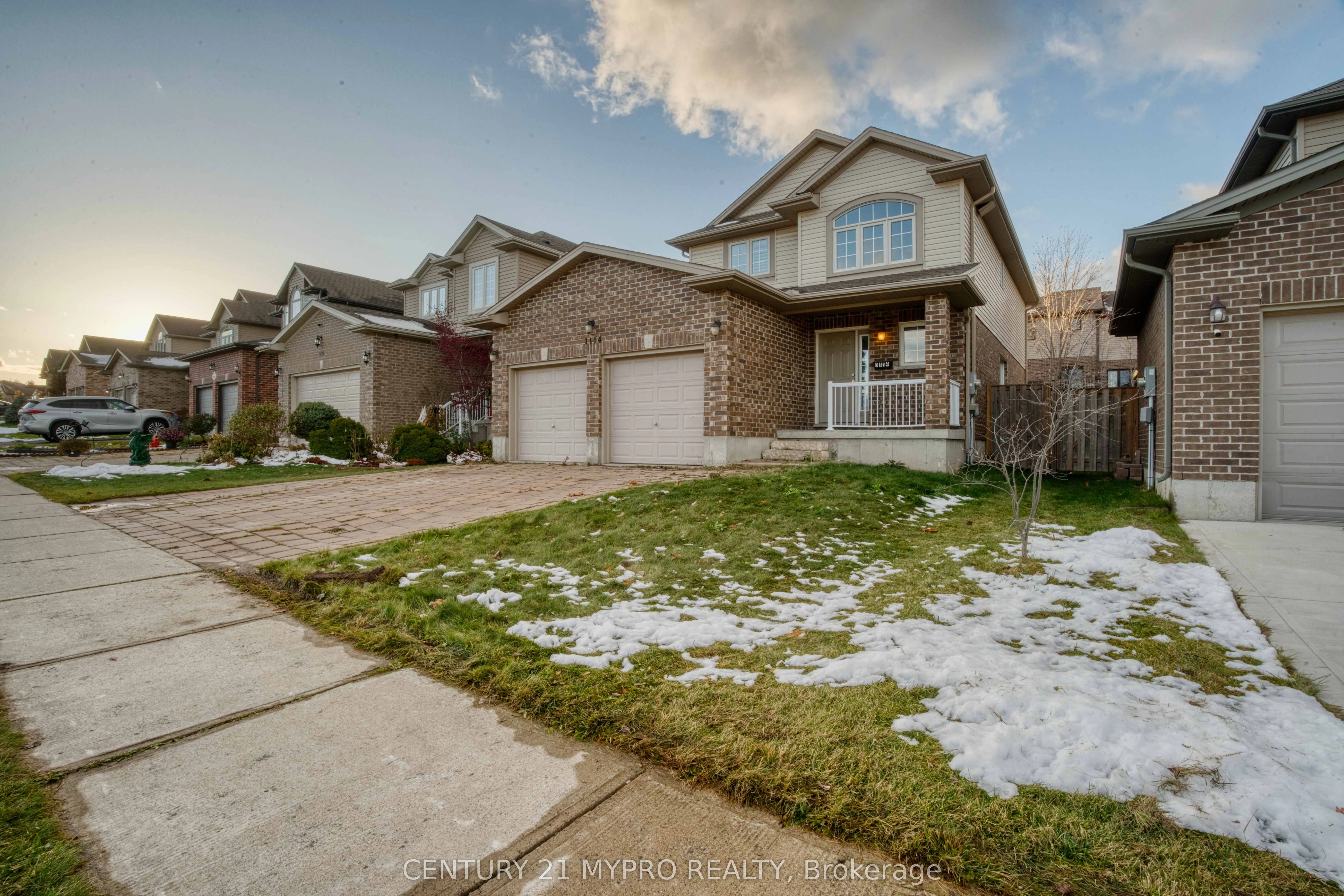 1114 Oakcrossing Road, ON N6H 0E9