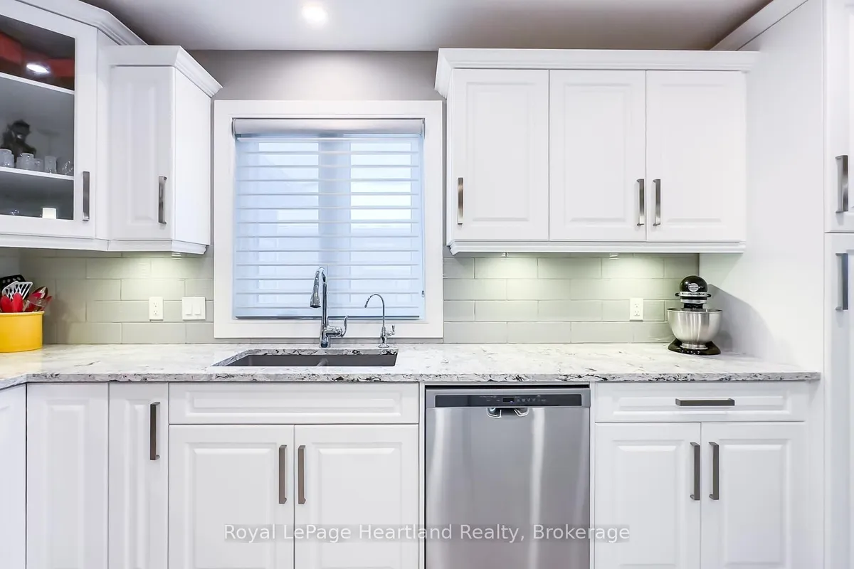 5 WINDWARD Way, ON N7A 0B2