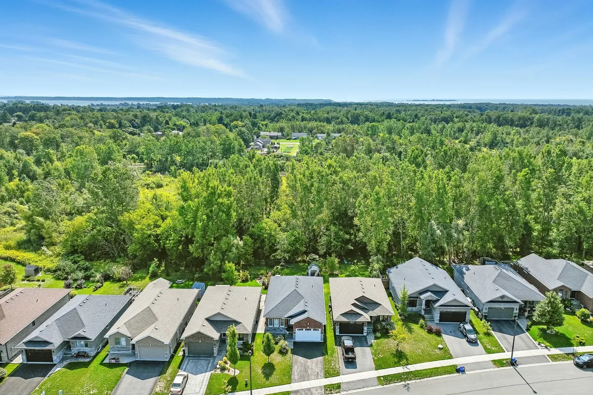 82 Royal Gala Drive, ON K0K 1H0